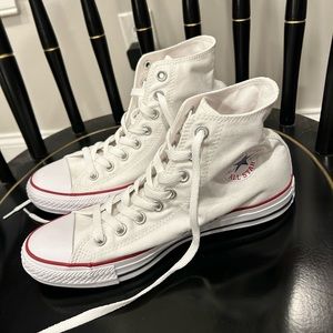 Never worn, white Converse high-top. Unisex, mens size 7/women size 9